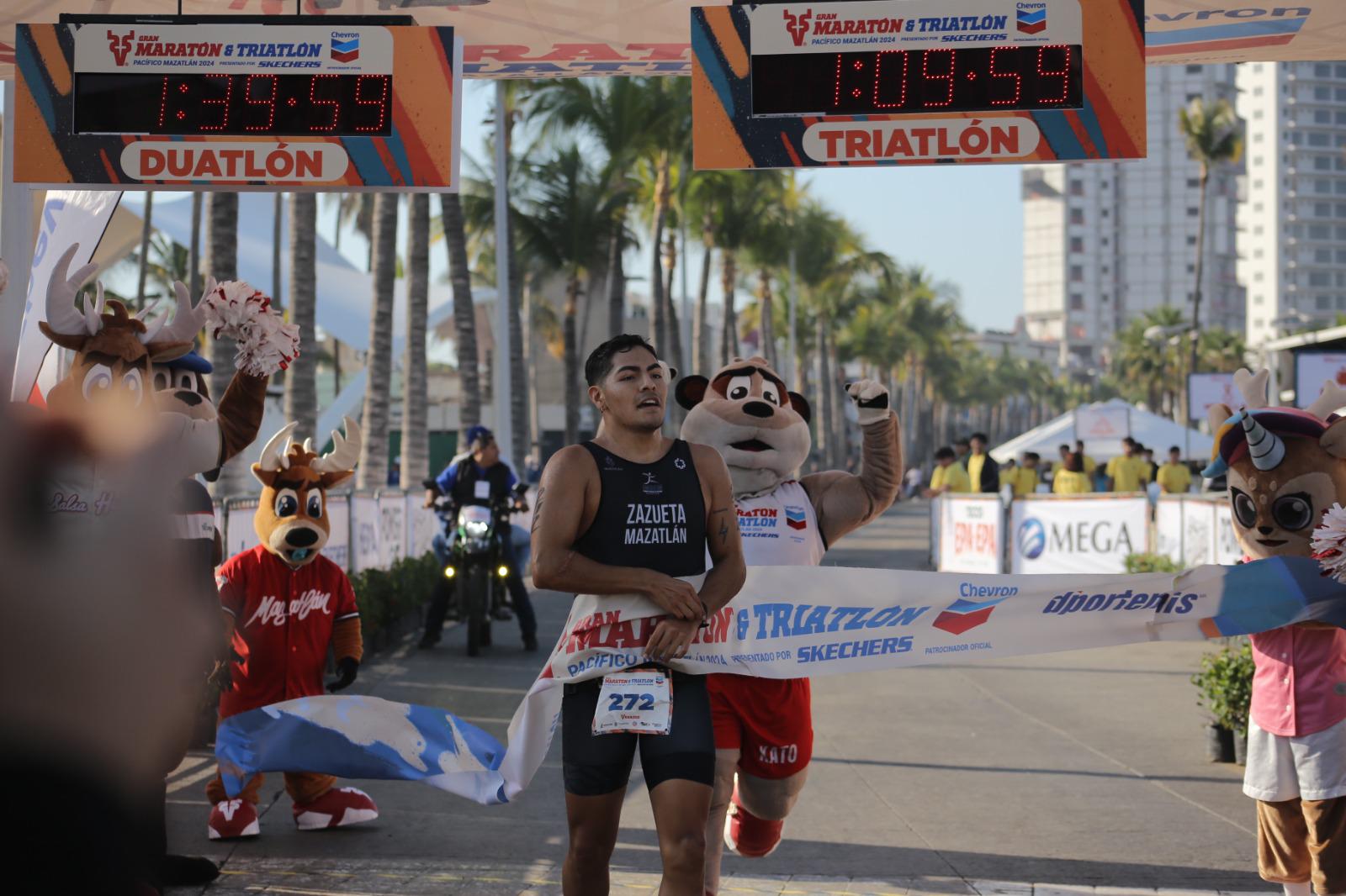$!Regresa mazatleco Zazueta de un accidente para ganar el Triatlón Pacífico