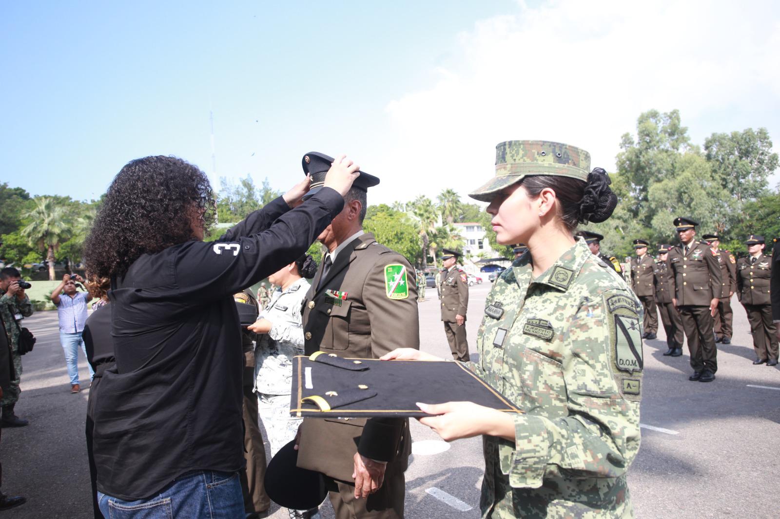 $!Reciben su ascenso 20 militares en la Tercera Región en Mazatlán