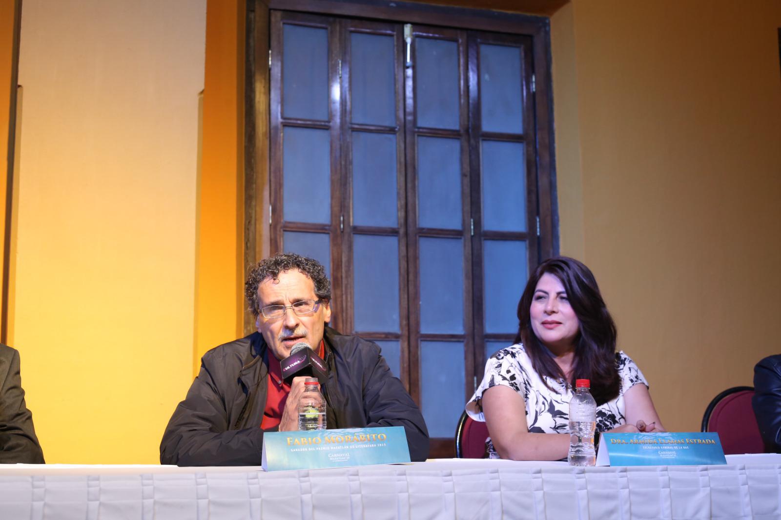 $!Fabio Morábito explicó a los presentes en qué se inspiró para escribir su libro.