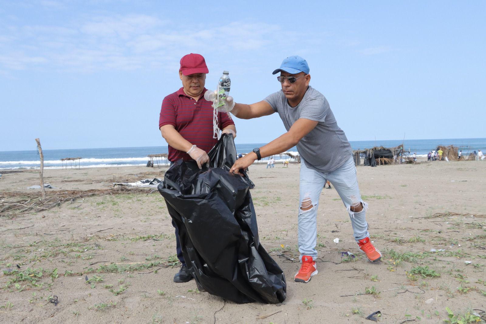 $!Alrededor de 200 voluntarios se unen para limpiar las playas en Rosario