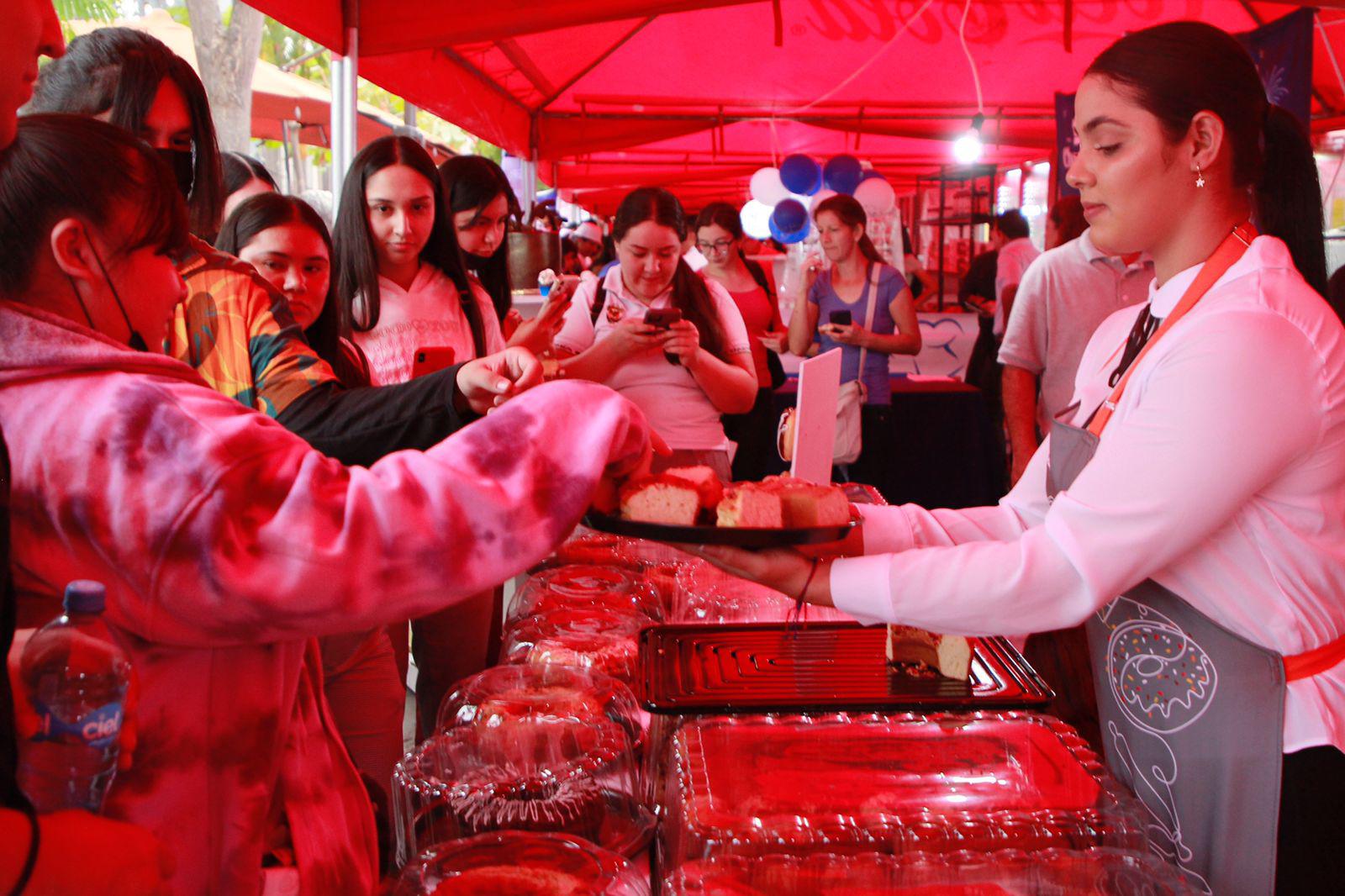 $!Disfrutan culiacanenses el pan en todas sus variedades