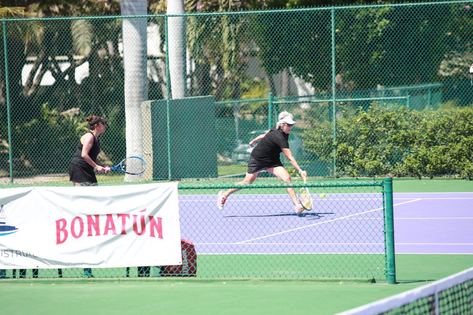 $!Brindan damas derroche de técnica en Tenis Agave, en Casa Club del Cid