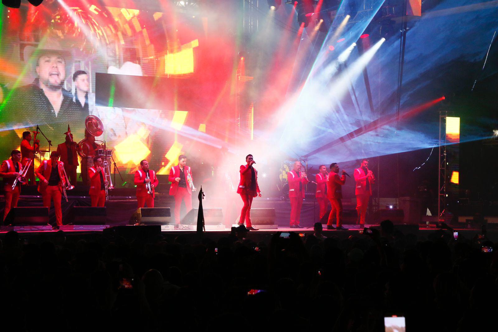 $!Pone Yuridia romanticismo y fiesta en la Noche del Grito
