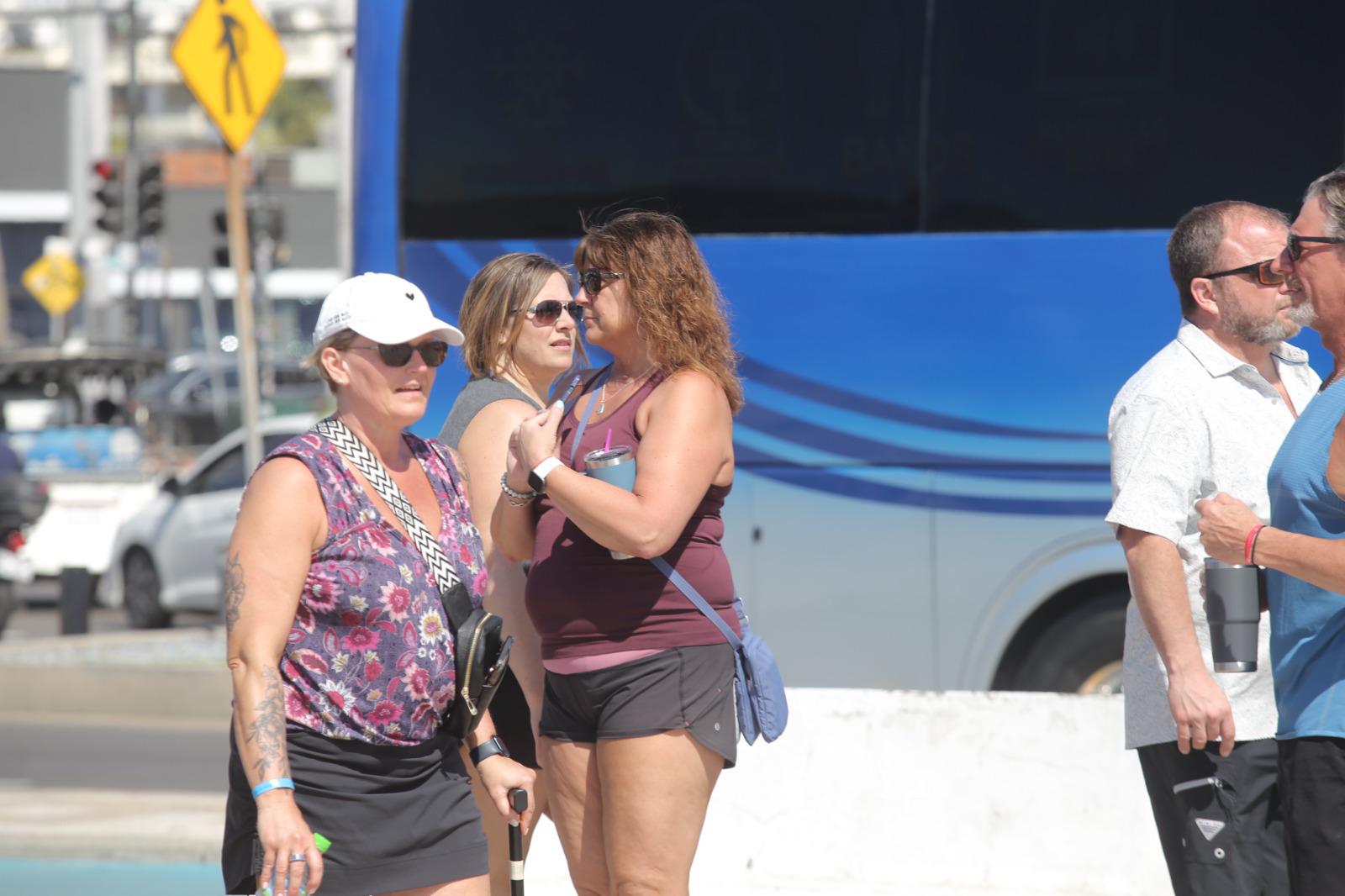 $!Crucero, futbol y Carnaval traen notable afluencia turística en Mazatlán