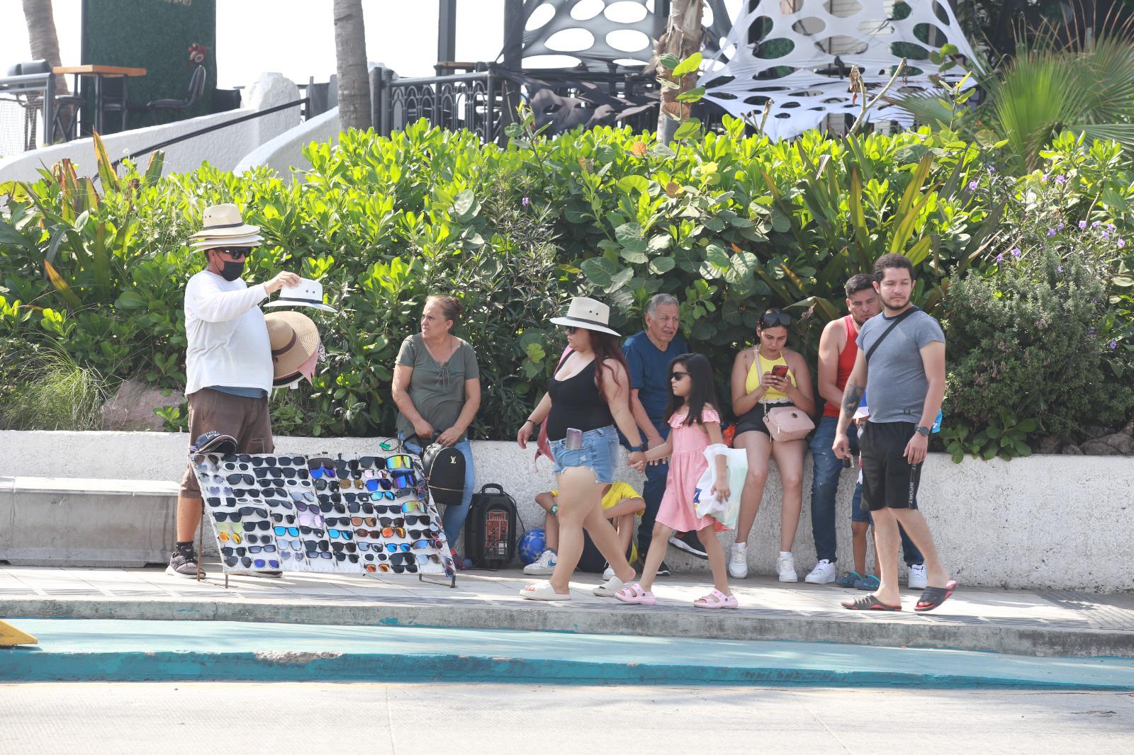 $!Turistas abarrotan Mazatlán para celebrar el Año Nuevo
