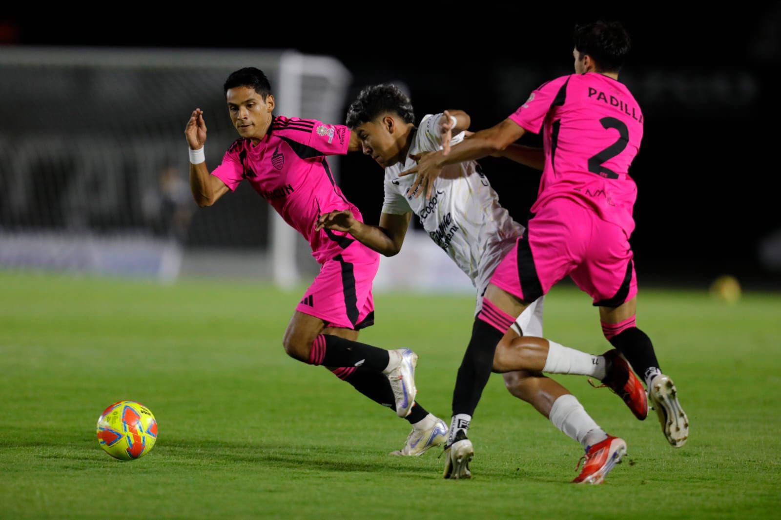 $!Dorados cae con polémica en Cancún e hila su tercera derrota