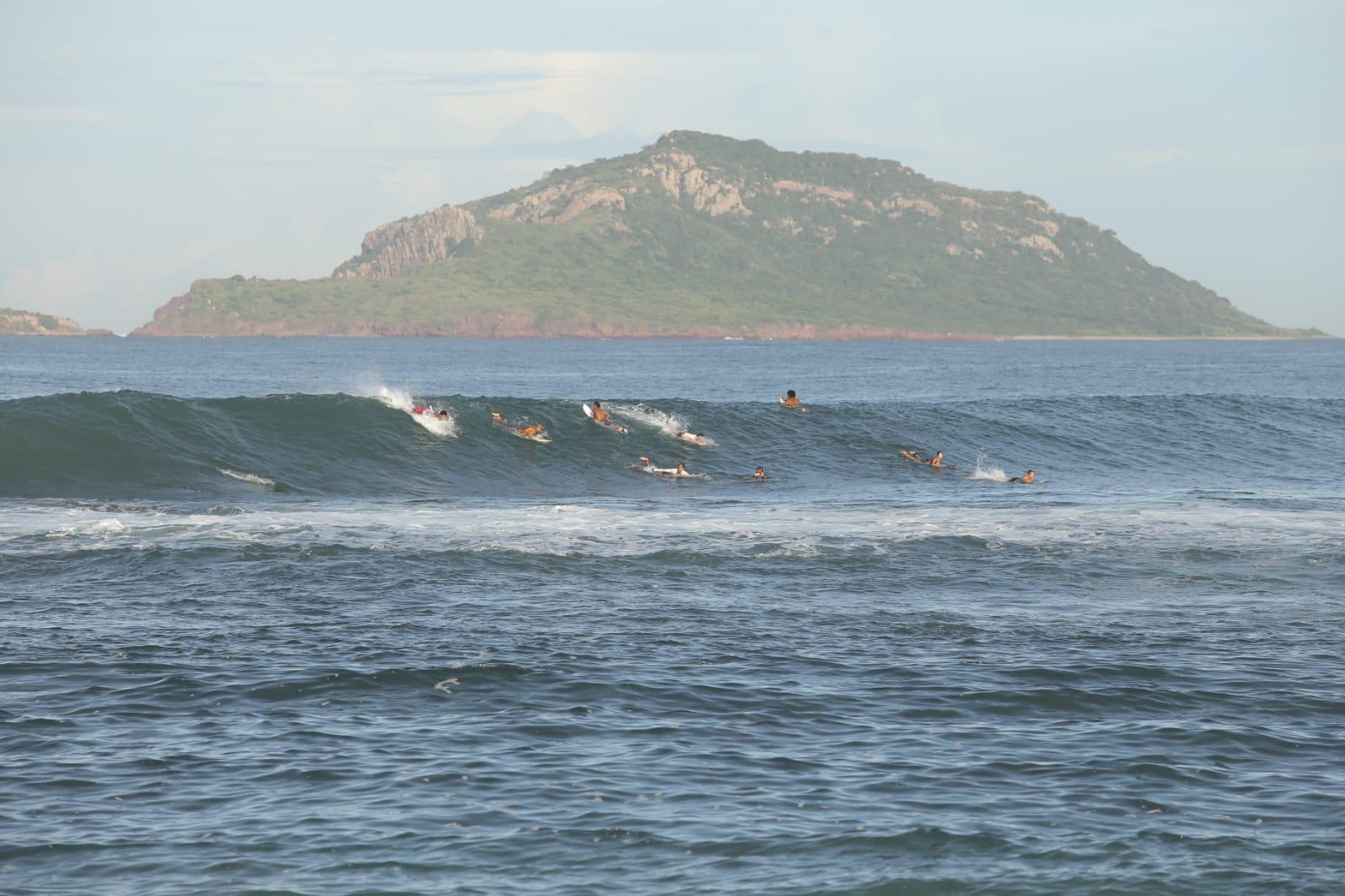 $!Cierran playas de Mazatlán por efectos de Huracán Pamela