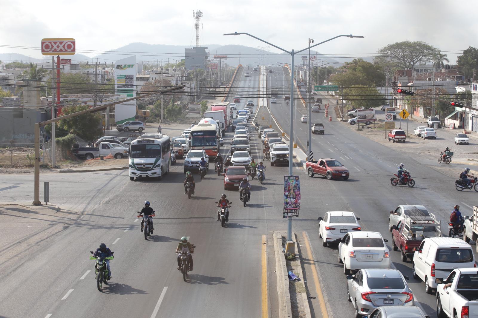 $!Con el regreso a clases, tráfico vehicular se satura sobre el puente del Libramiento Colosio