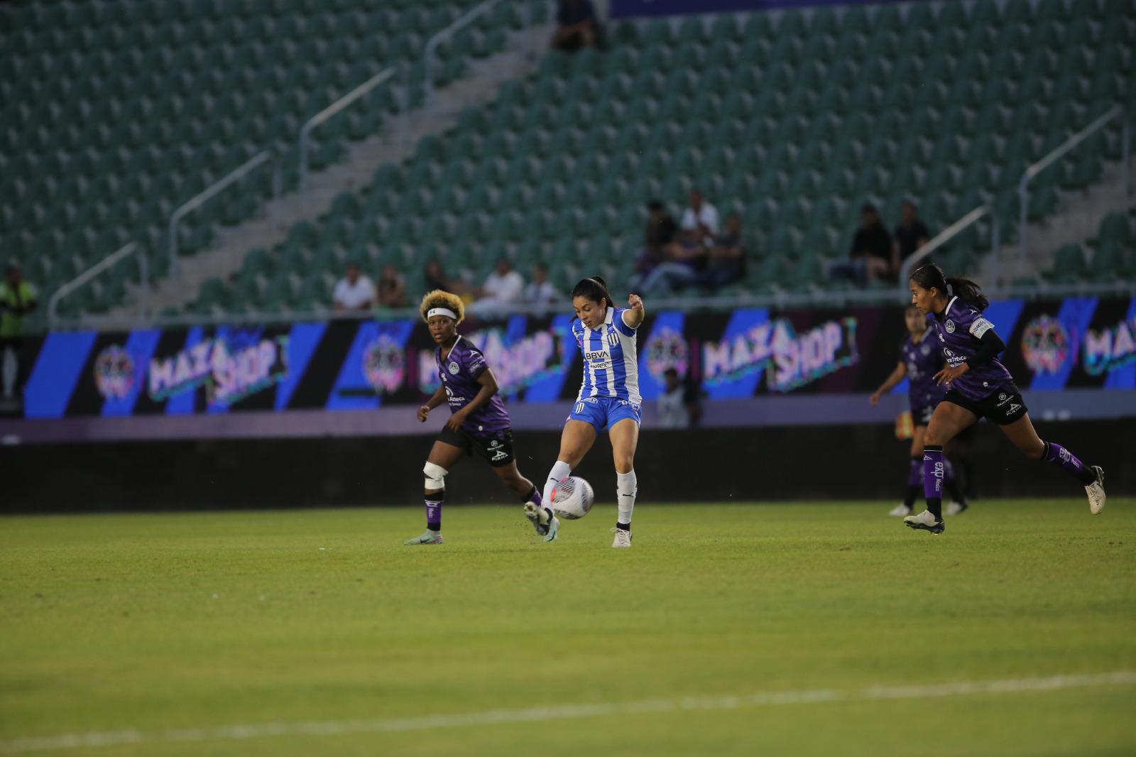$!Mazatlán fracasa en casa y es goleado por Monterrey