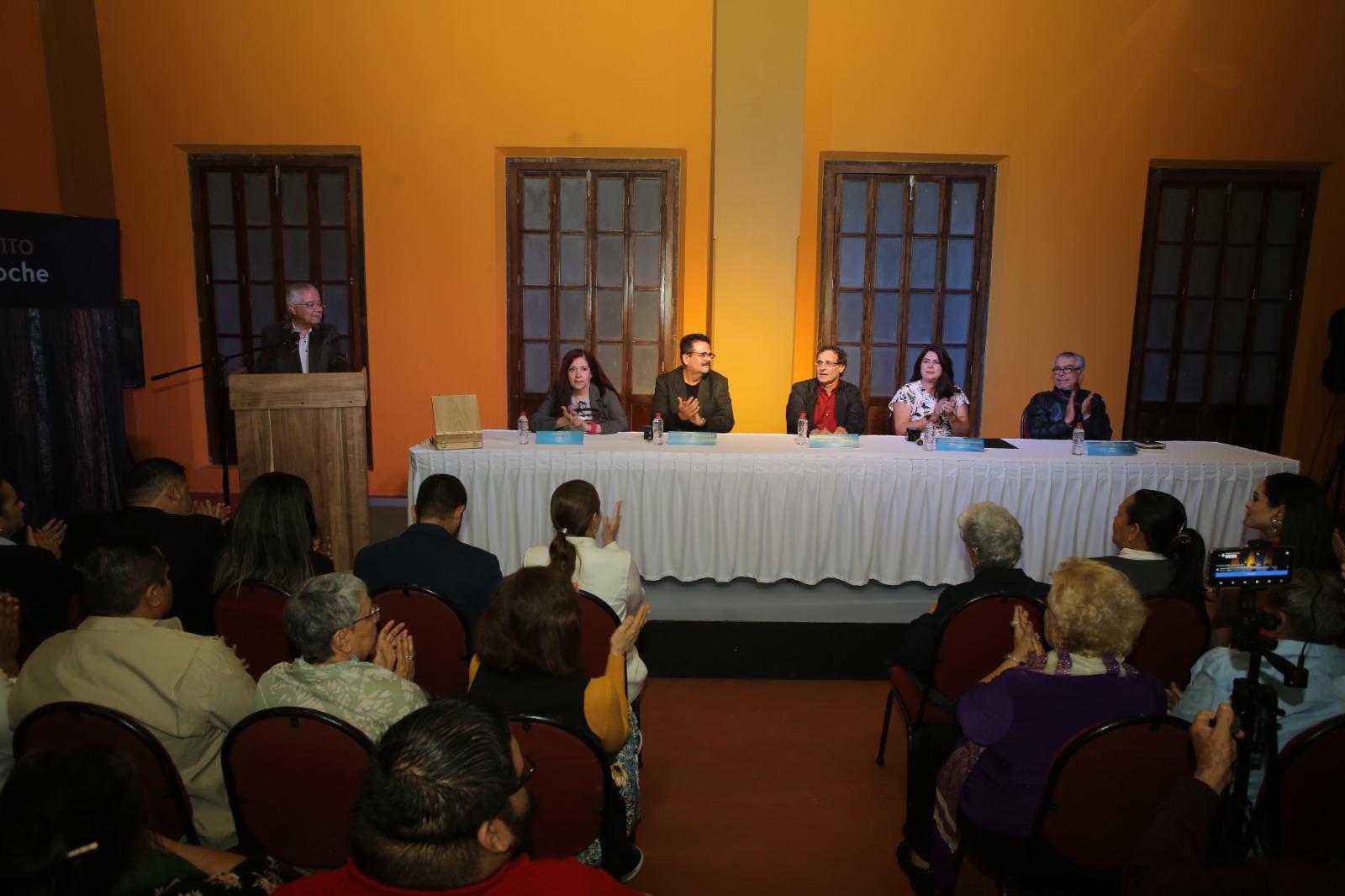 $!La Casa Haas lució llena en la presentación de la novela.