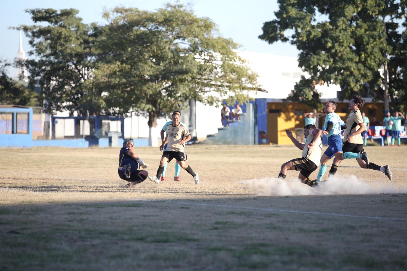 $!IMSS asegura la Copa en Liga de Futbol Intermédicos