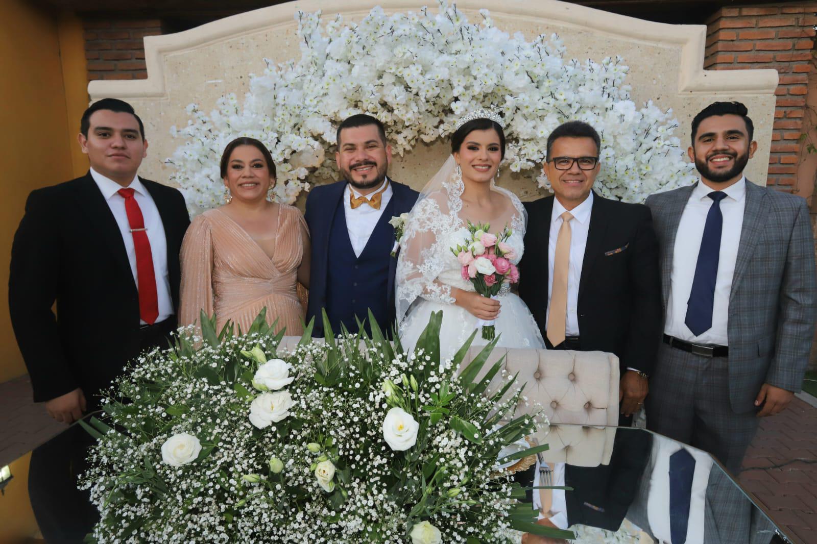 $!Los enamorados entre Josué Rigoberto Osuna, Cecilia Coronado Torres, Rigoberto Osuna Ostos y Jesús Caleb Osuna Coronado.