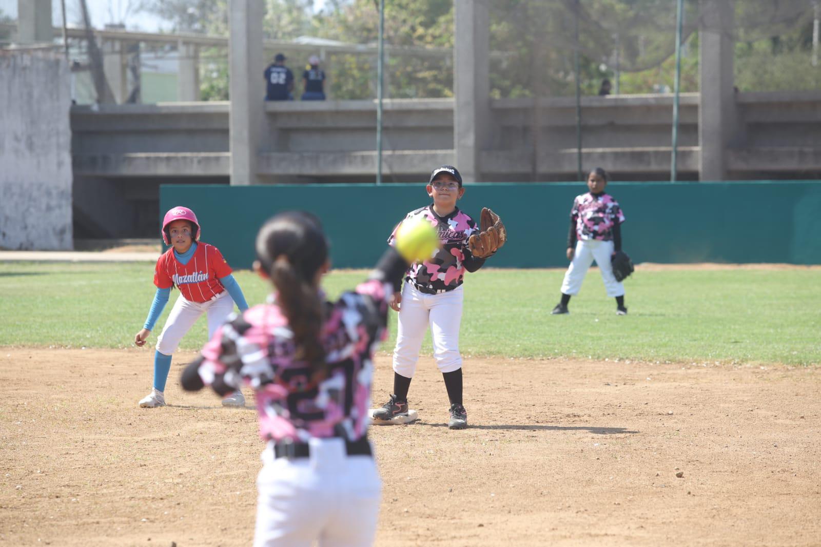 $!Mazatlán inicia Estatal de Softbol con victoria contundente sobre Liga Colhuacan, en el puerto
