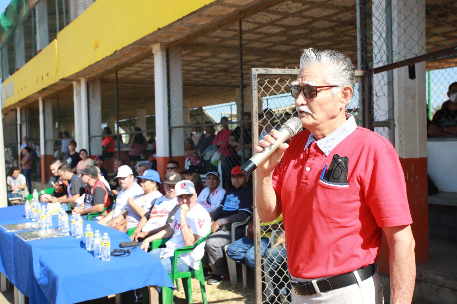 $!Cantan playball en la Liga de Beisbol Magisterial, en el Club Sarabia