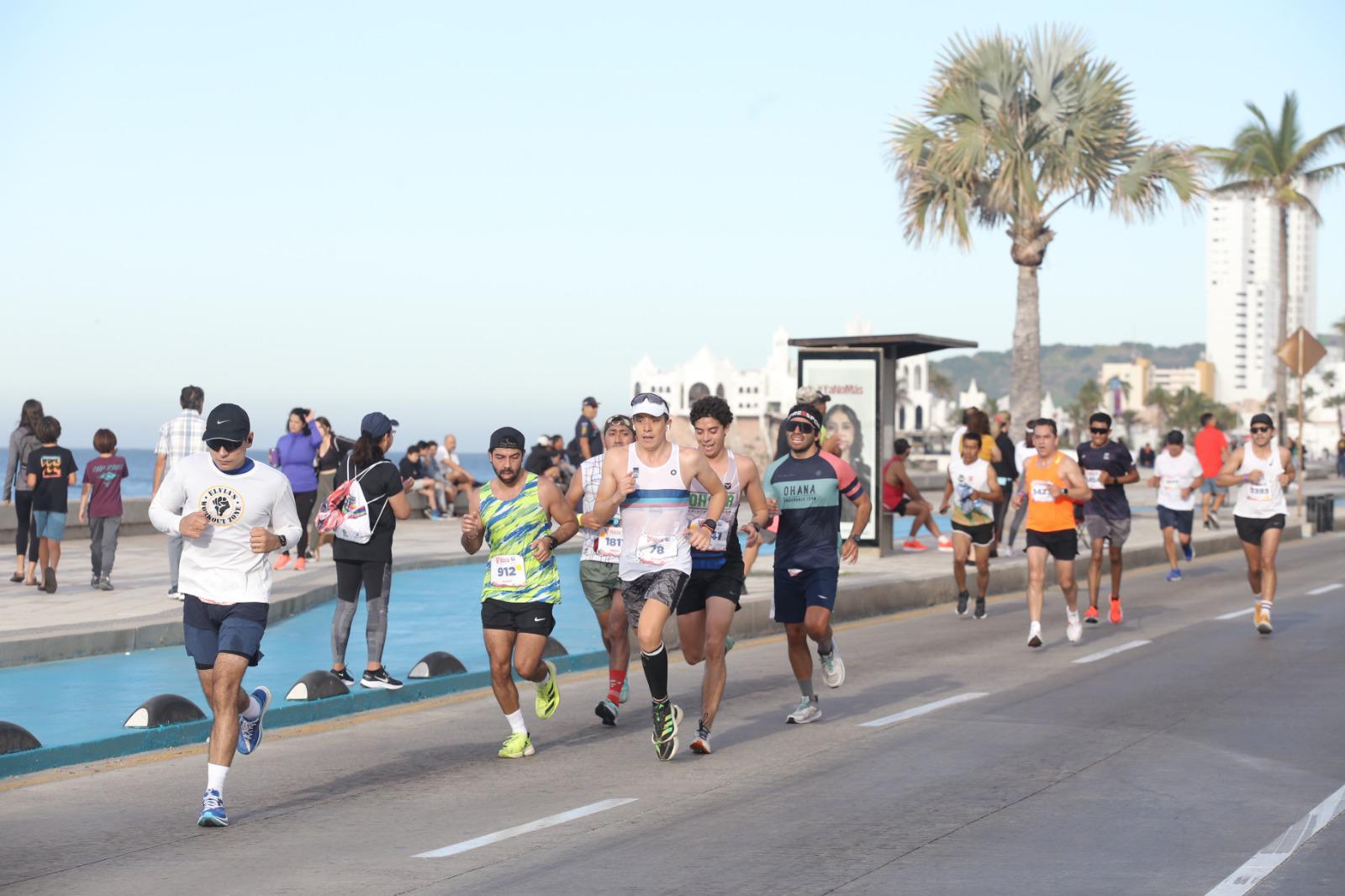 $!Rodrigo González y Elvia Carranco imponen su ritmo en los 5K del Gran Maratón Pacífico