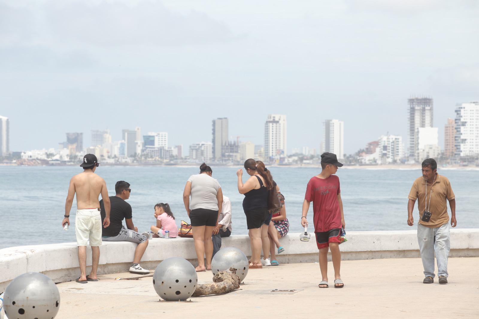 $!Turistas abarrotan Mazatlán para celebrar el Año Nuevo
