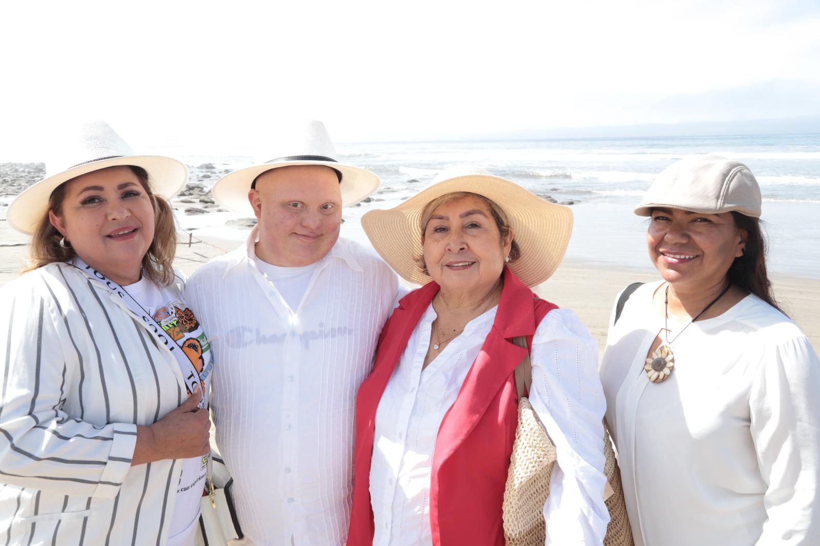 $!Teresa Rubio, Roger Escamilla, Chayito Beltrán y Leonora Villalobos.