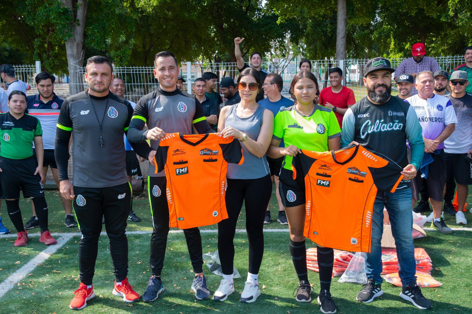 $!Imparte Imdec capacitación para árbitros del Sector Popular de Culiacán