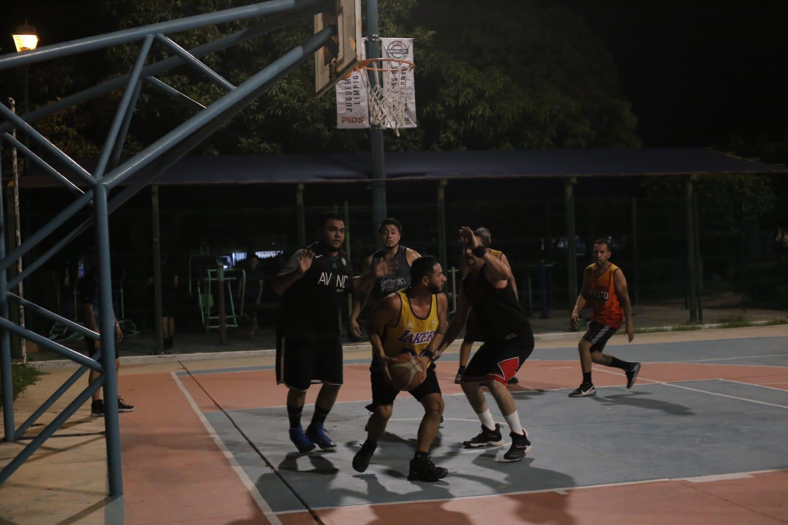 $!Oasis pierde el camino al final ante la Flores Magón en el baloncesto de Segunda Fuerza