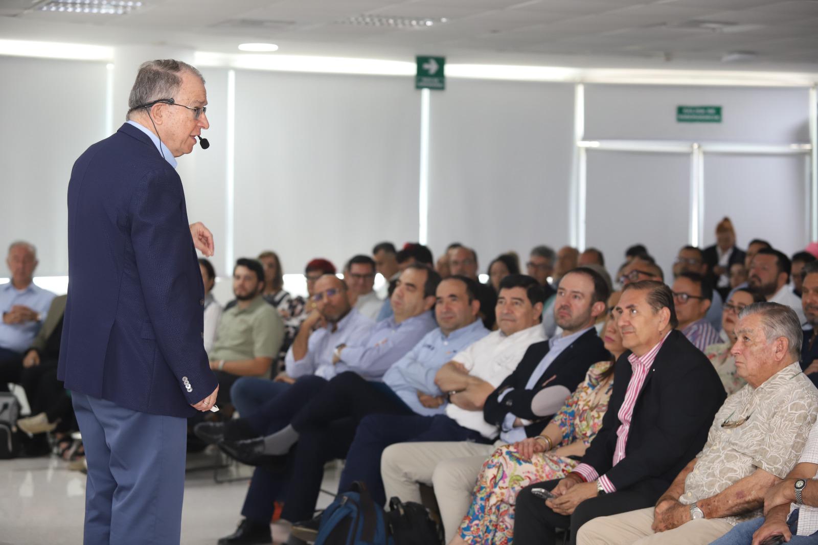 $!Empresarios viven una época de grandes retos, pero también, de oportunidades: Dumois