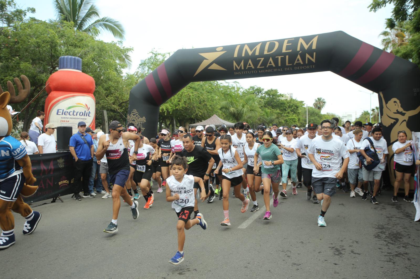 $!Labrador y Medina imponen categoría en Carrera Nacional por la Salud, en Mazatlán