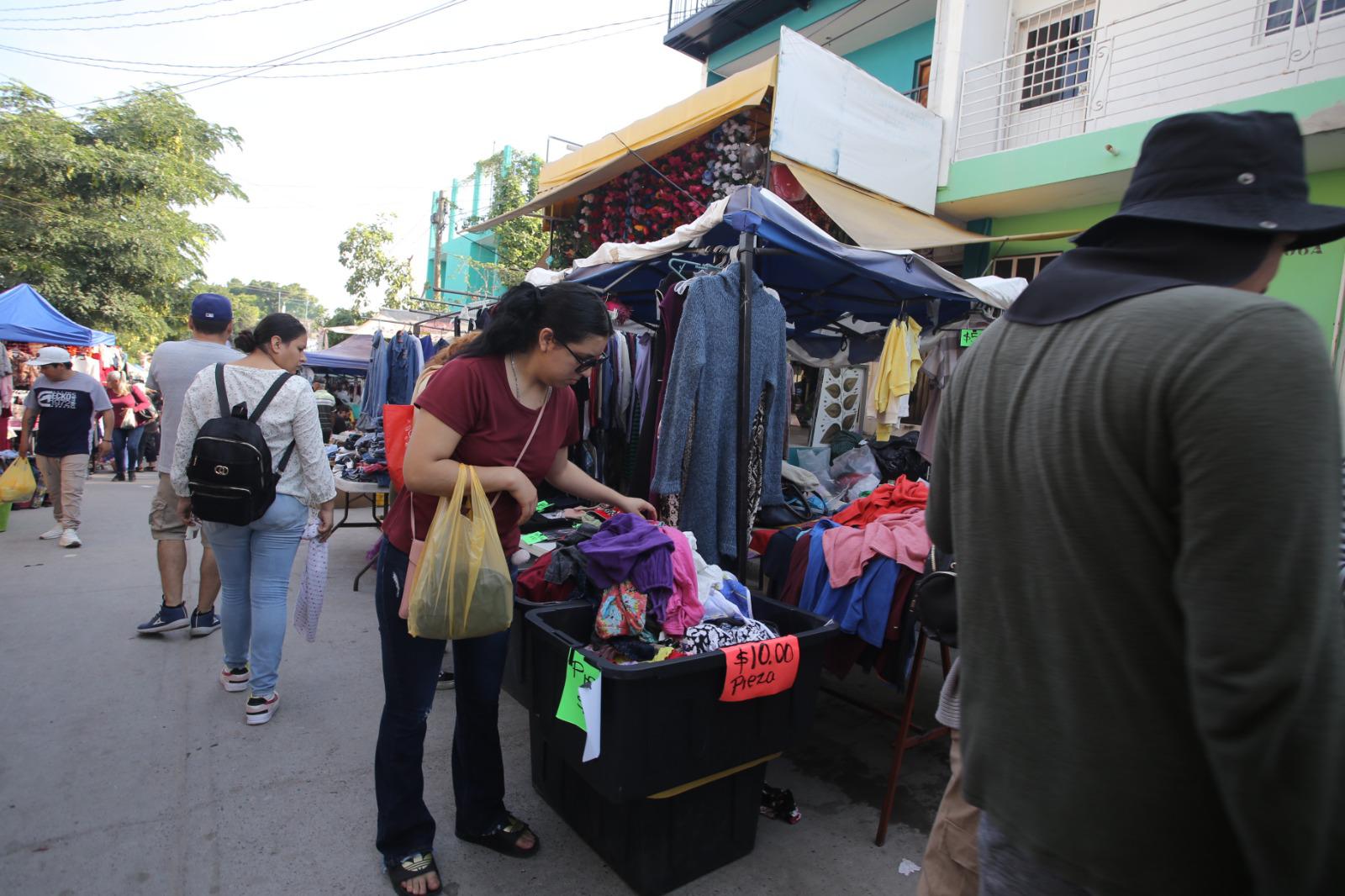 $!Incrementan compras navideñas en la colonia Juárez y el Centro, en Mazatlán