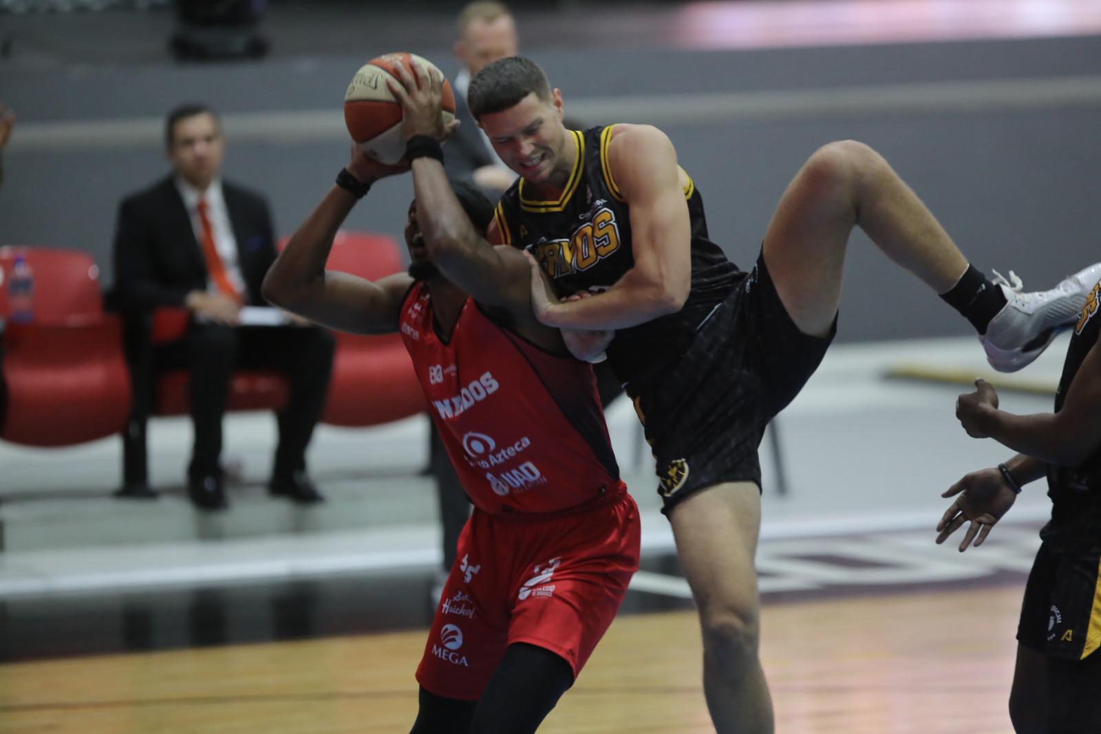 $!Venados Basketball gana su primera serie de la temporada