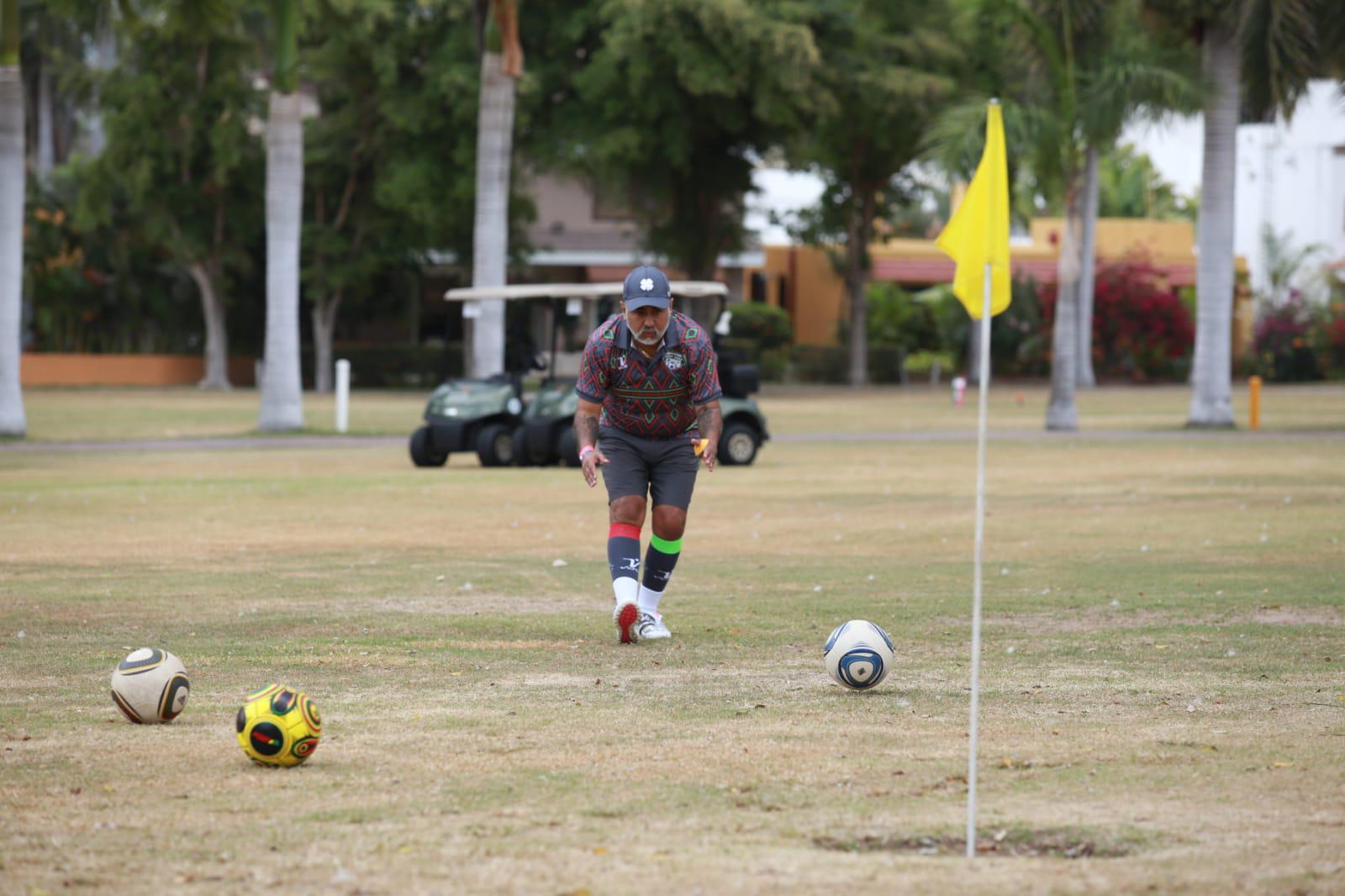 $!Patiño, ex jugador de Pumas, se adueña del Mazatlán Open de Foot Golf