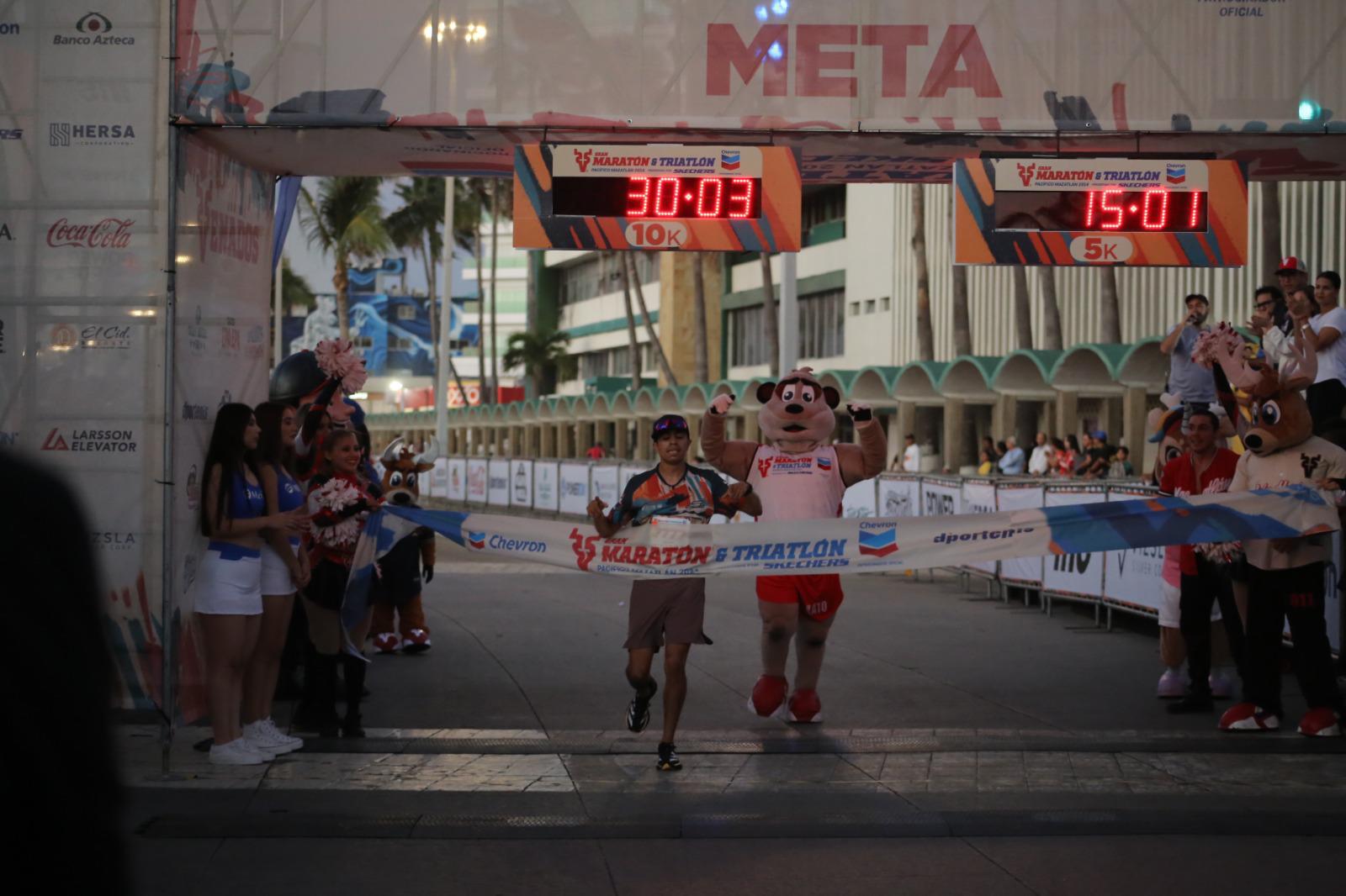 $!Luis Ricardo Jiménez y Martha Moreno reinan en los 10K del Maratón Pacífico 2024