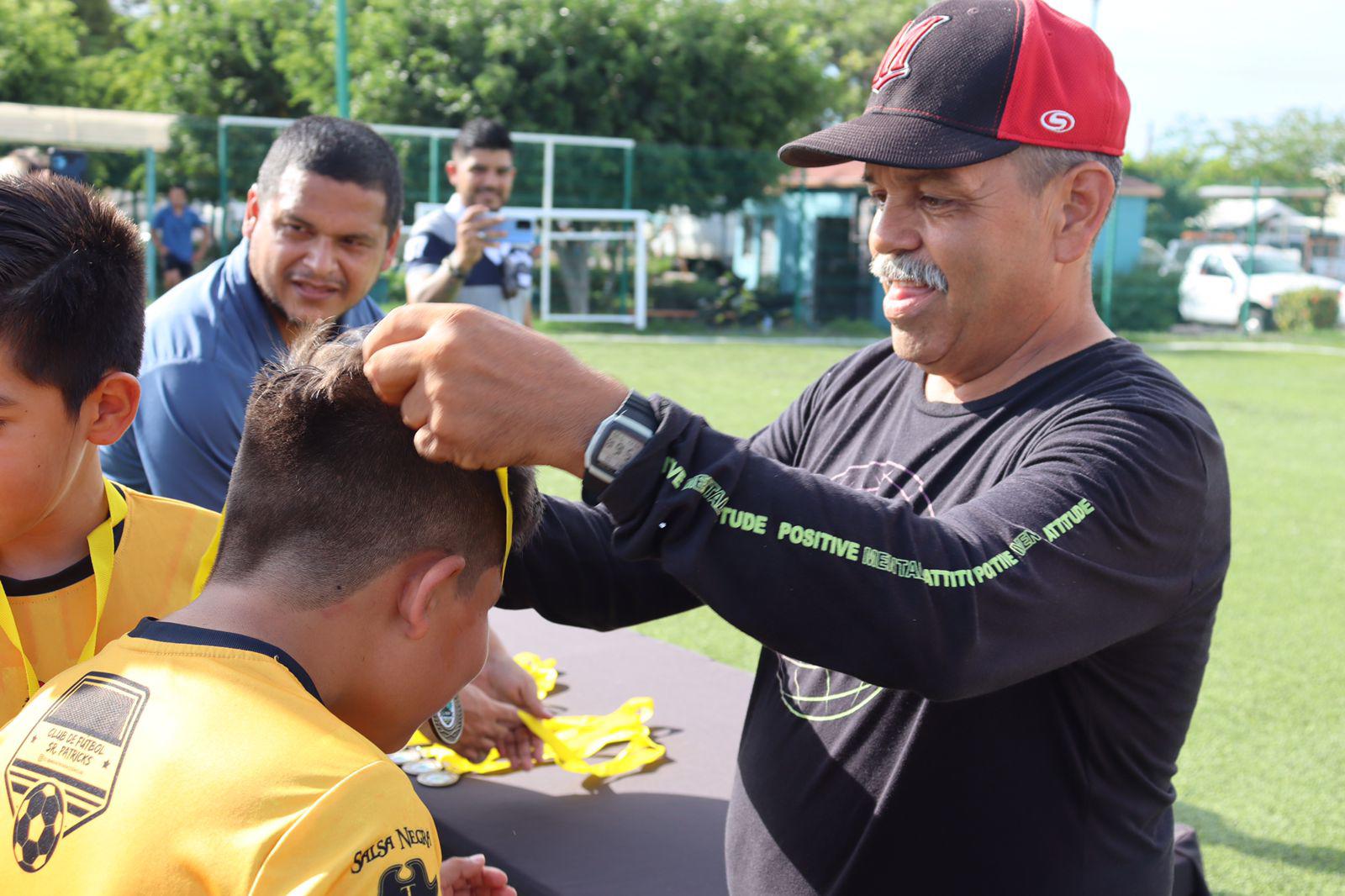 $!Espartanos Mazatlán se consagra en la Liga de Futbol Categoría Osos