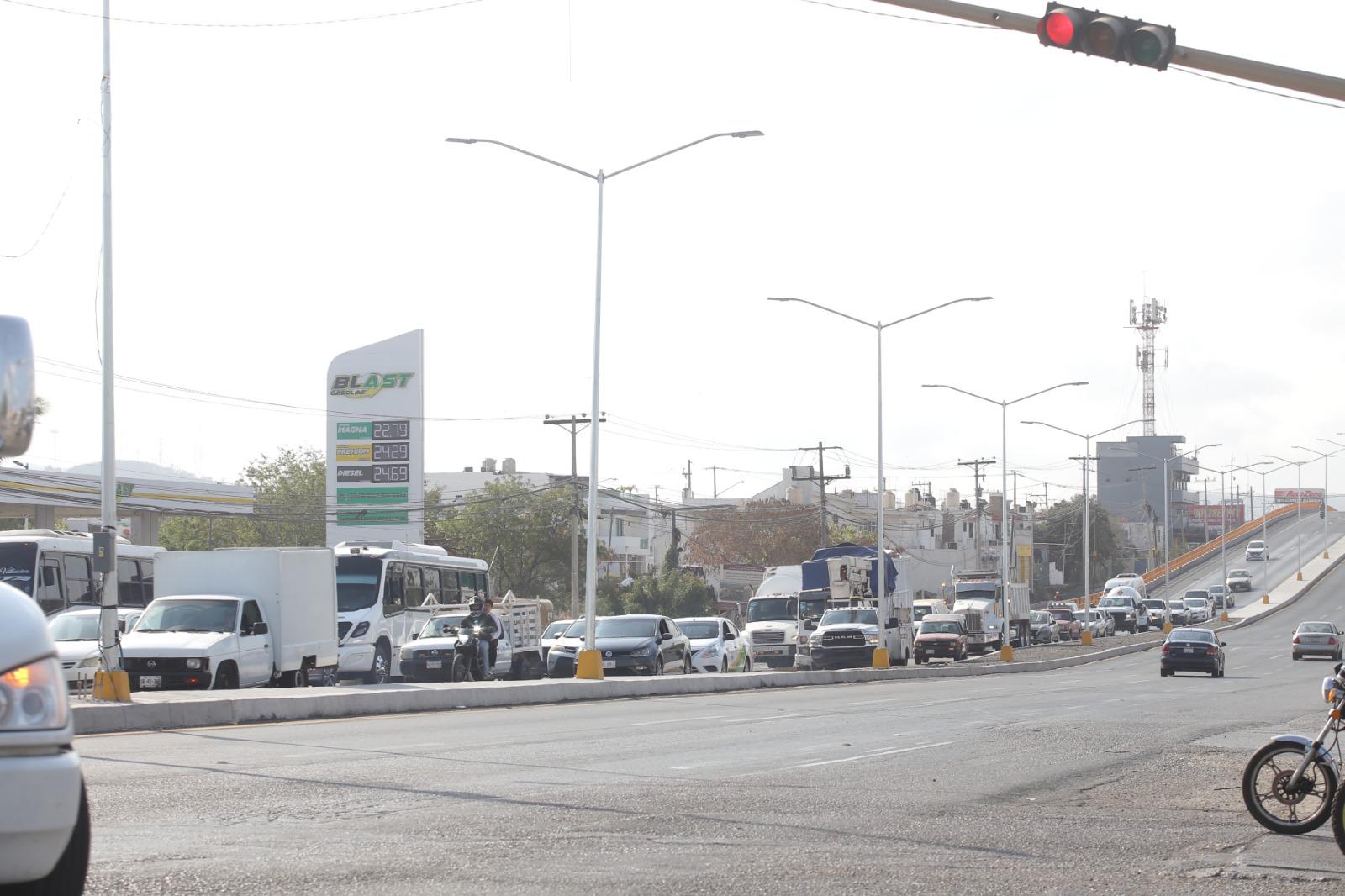 $!Con el regreso a clases, tráfico vehicular se satura sobre el puente del Libramiento Colosio