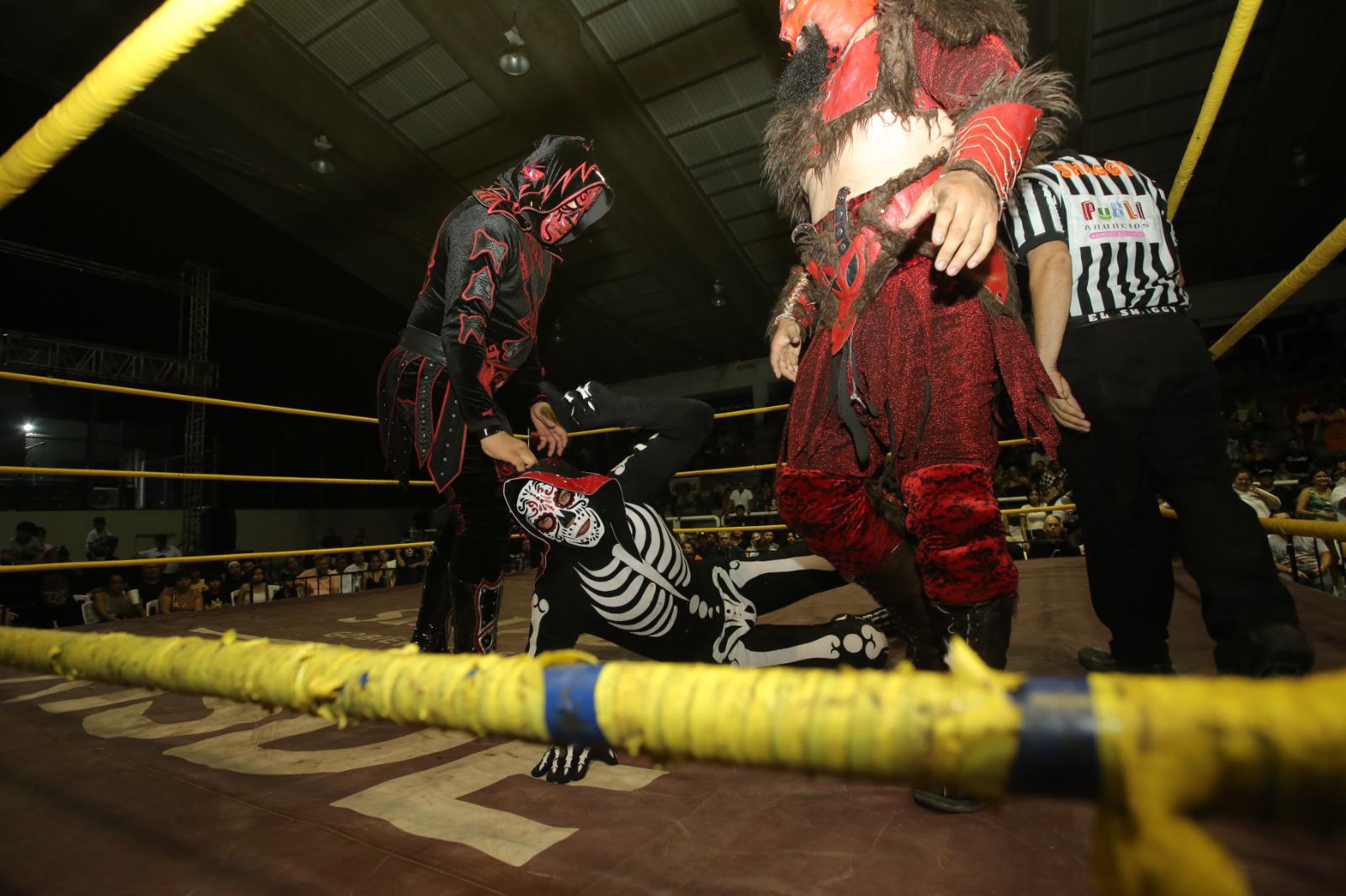 $!Brilla La Parka en presentación en Mazatlán