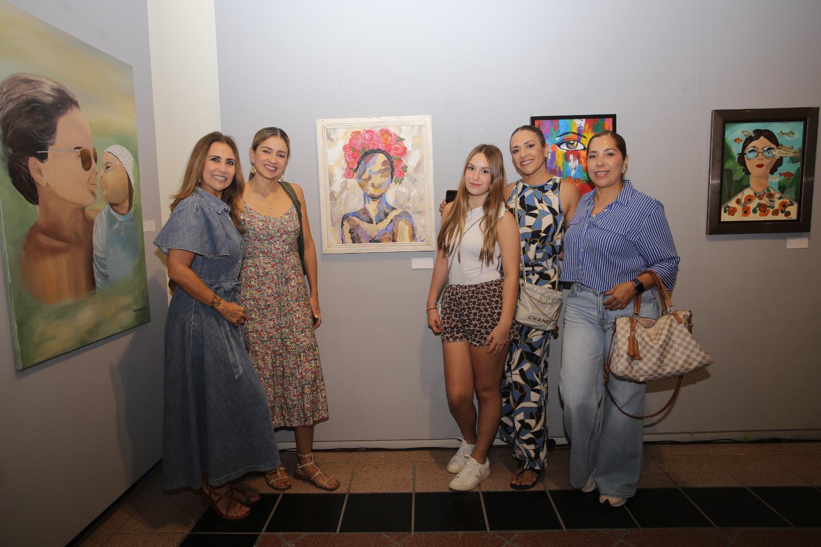 $!Grimy Velarde de Diaz, Celeste Ramírez de Velarde, Isabella Díaz Velarde, Ivette de Velarde y Alejandra de Hernández.