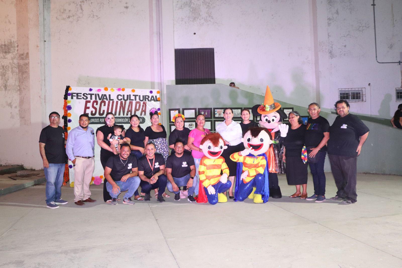 $!Estudiantes participan en Festival Cultural en el Teatro Severiano Moreno, en Escuinapa