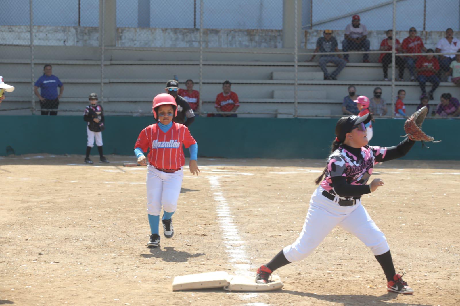 $!Mazatlán inicia Estatal de Softbol con victoria contundente sobre Liga Colhuacan, en el puerto