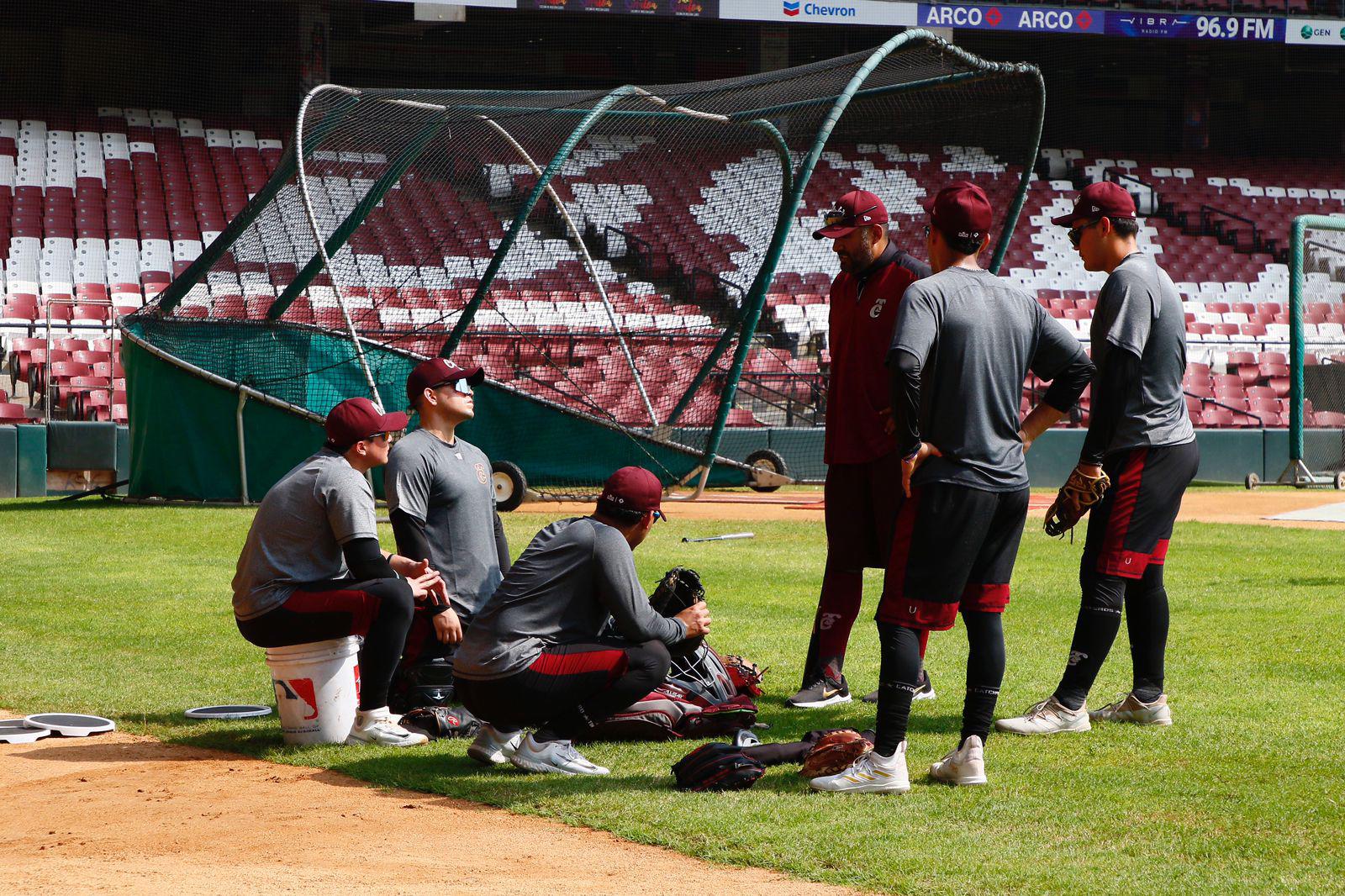 $!Alexis Wilson tiene su primer entrenamiento con Tomateros
