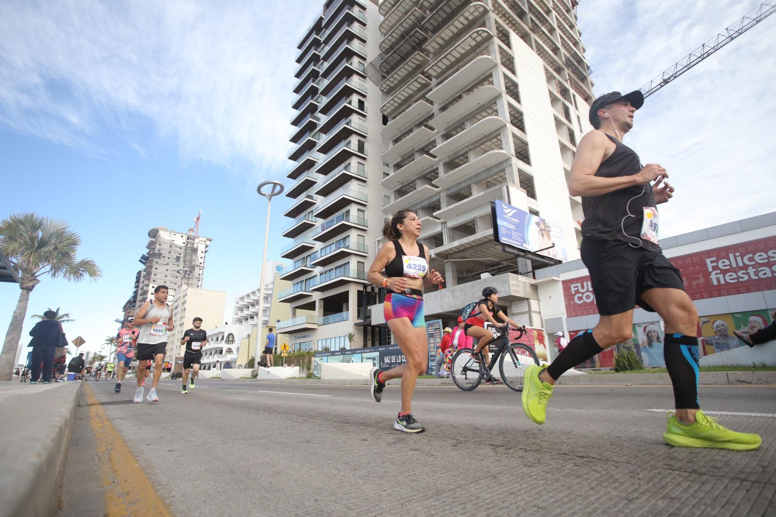 $!Rodrigo González y Elvia Carranco imponen su ritmo en los 5K del Gran Maratón Pacífico