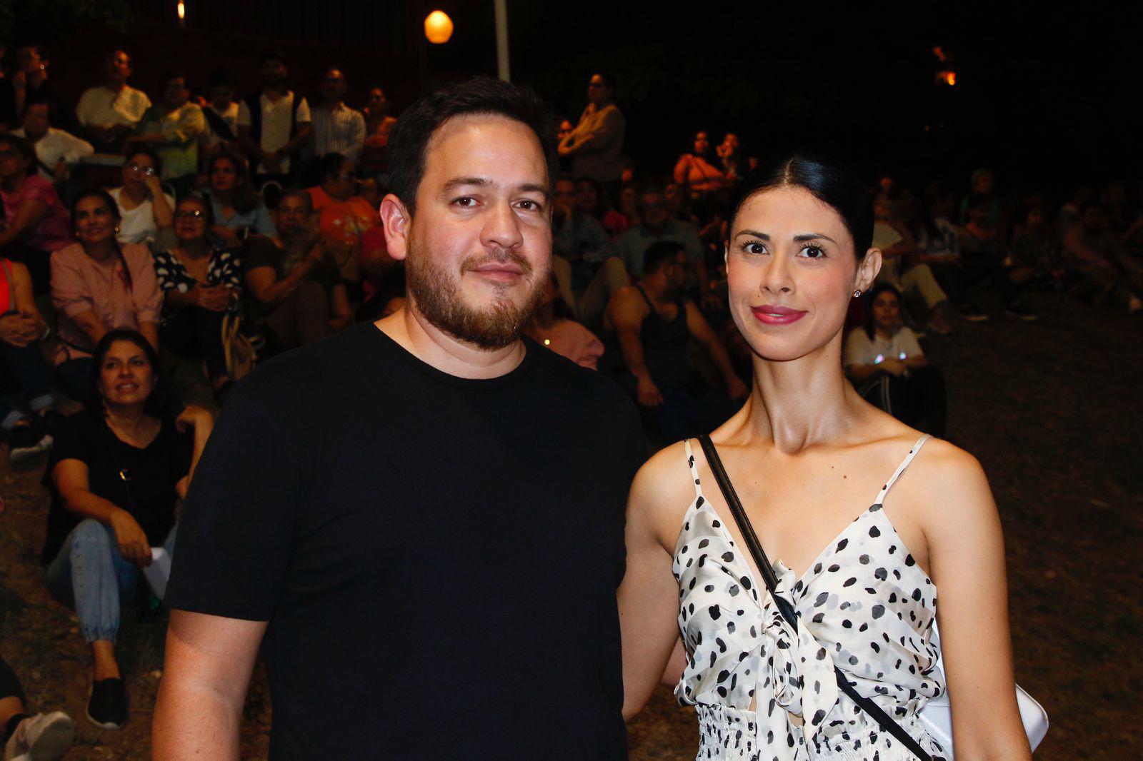 $!Ernesto Acuña y Karen Angulo.