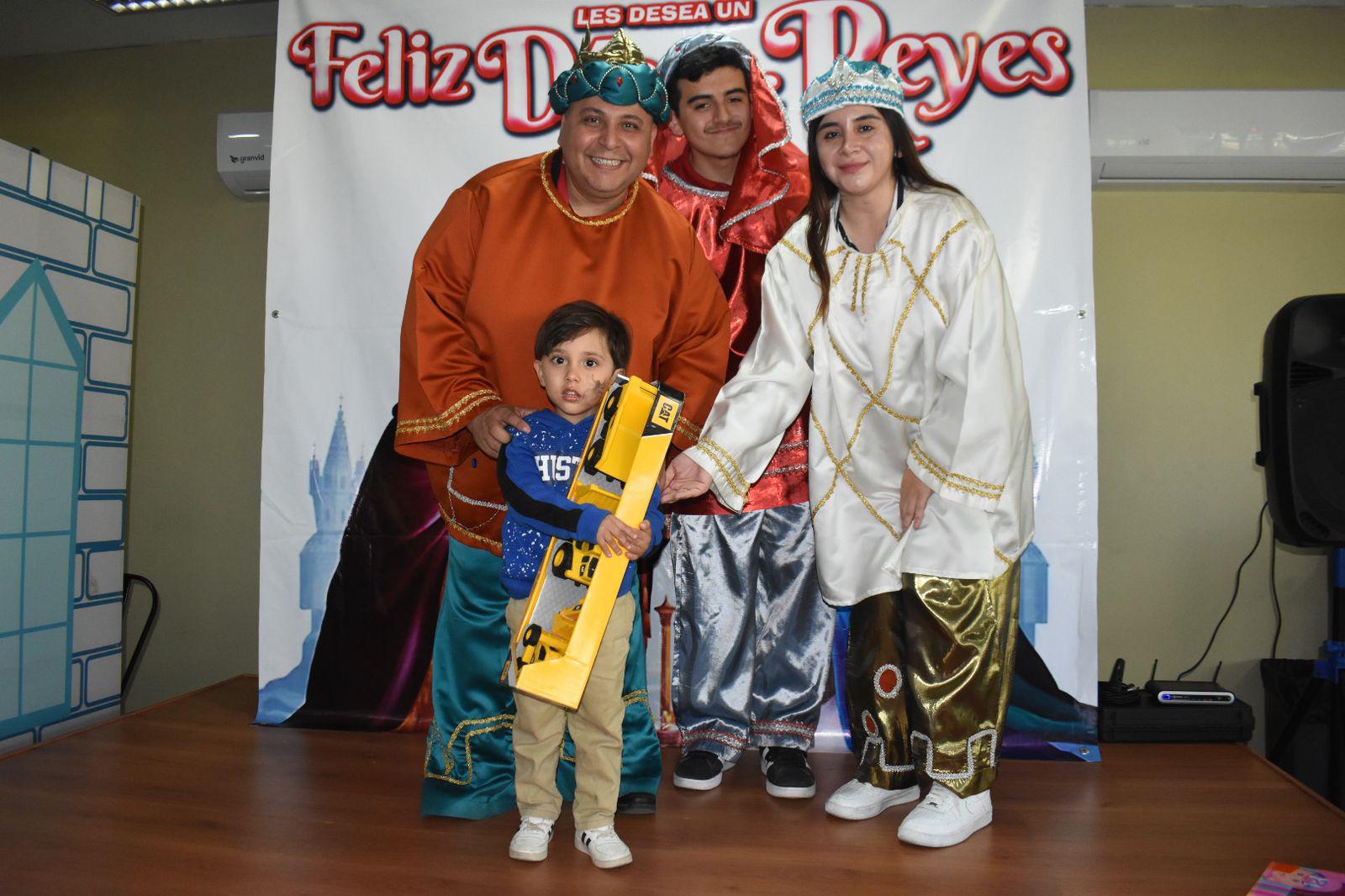 $!Llegan los Reyes Magos de Datemex a Culiacán y transforman la ilusión de los pequeños en alegría
