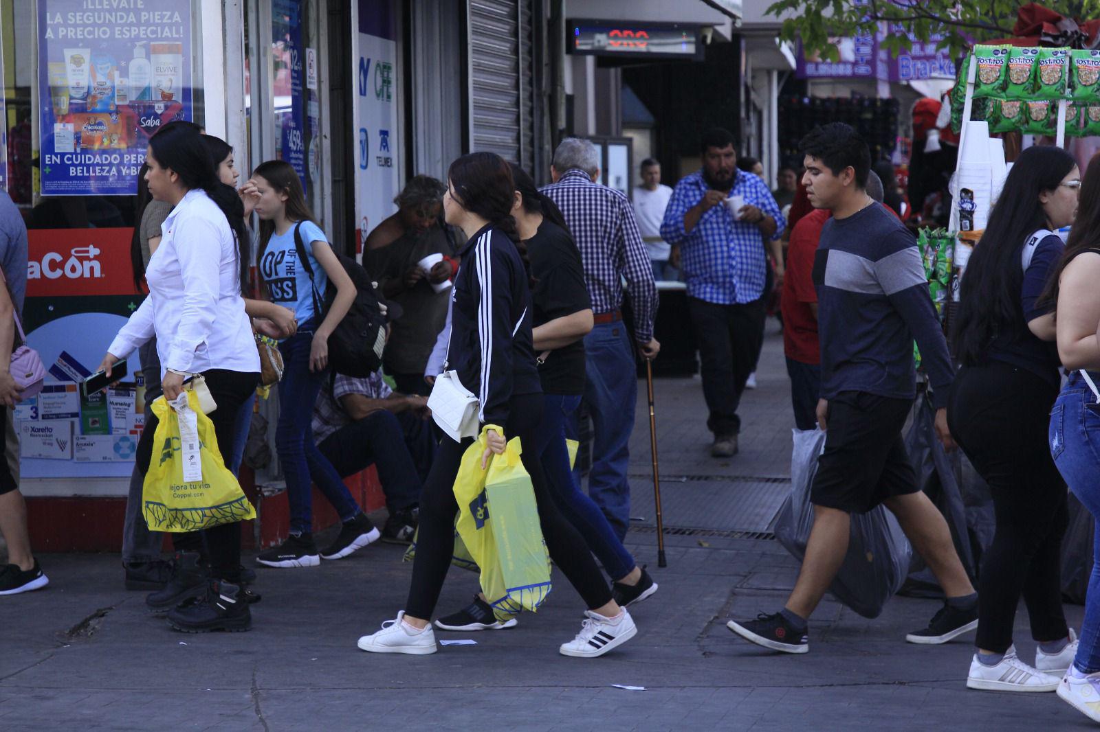 $!Reportan comerciantes del Centro de Culiacán bajas ventas en temporada navideña