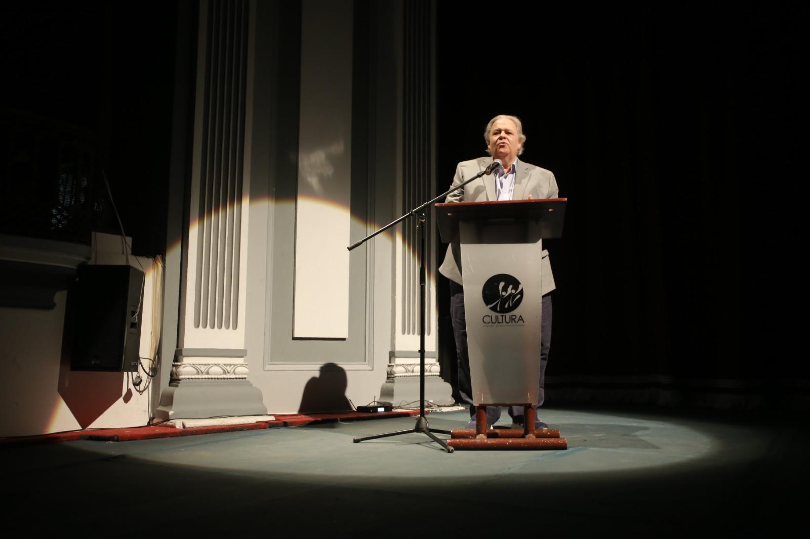 $!Se estrena documental ‘En la sombra del eclipse’ en el Teatro Ángela Peralta, en Mazatlán