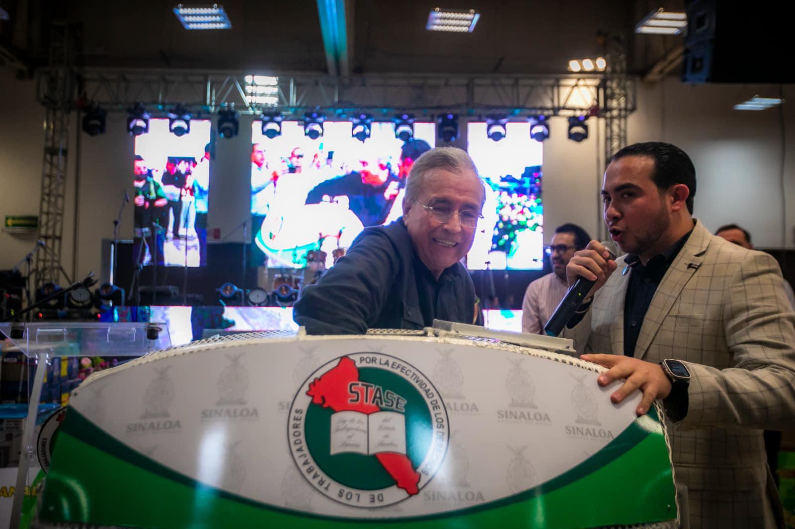 $!Promete Rocha Moya visitar oficinas gubernamentales para atender peticiones de burócratas