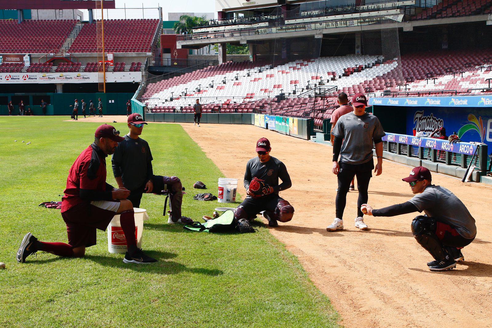 $!Alexis Wilson tiene su primer entrenamiento con Tomateros