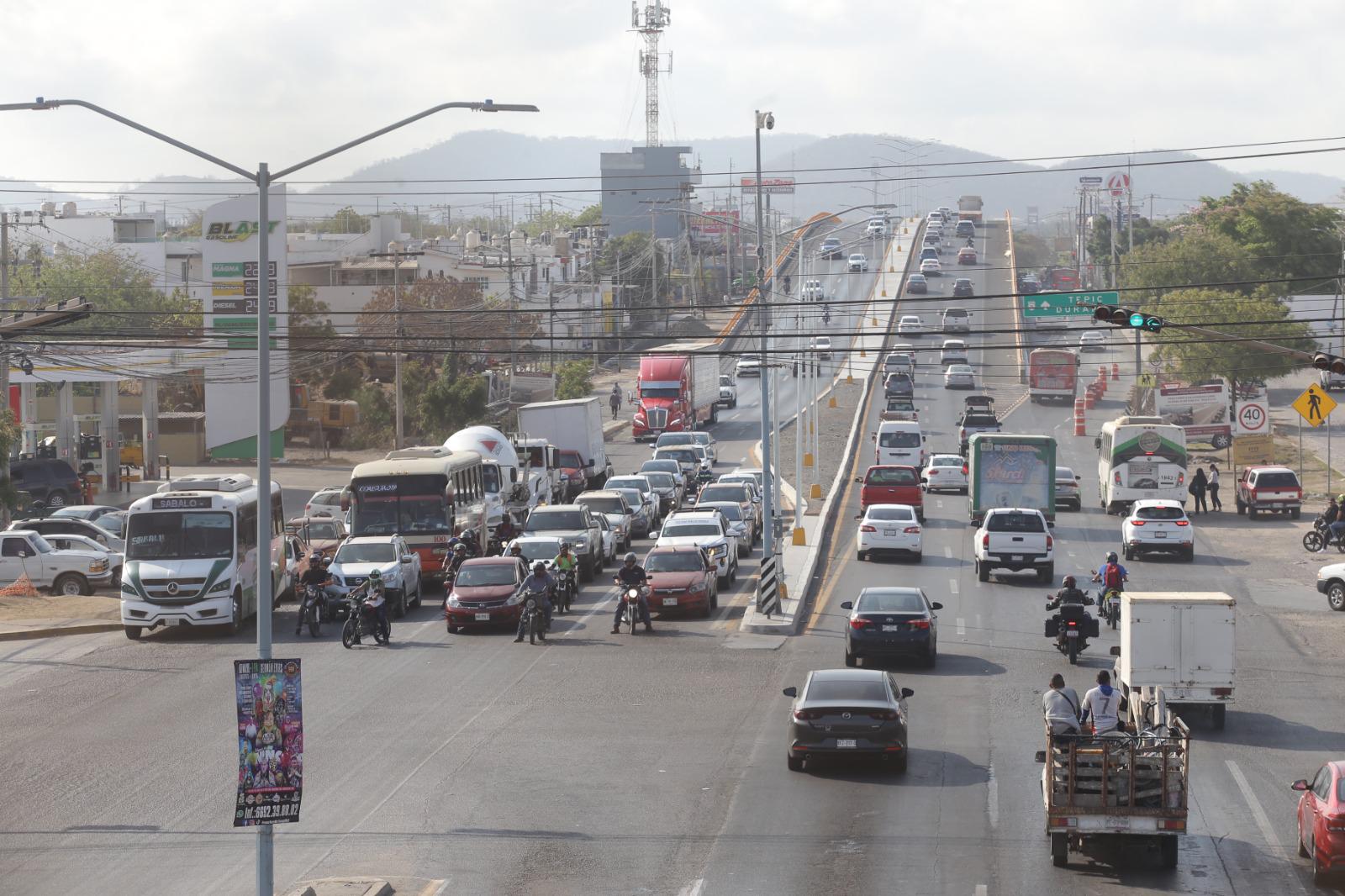 $!Con el regreso a clases, tráfico vehicular se satura sobre el puente del Libramiento Colosio