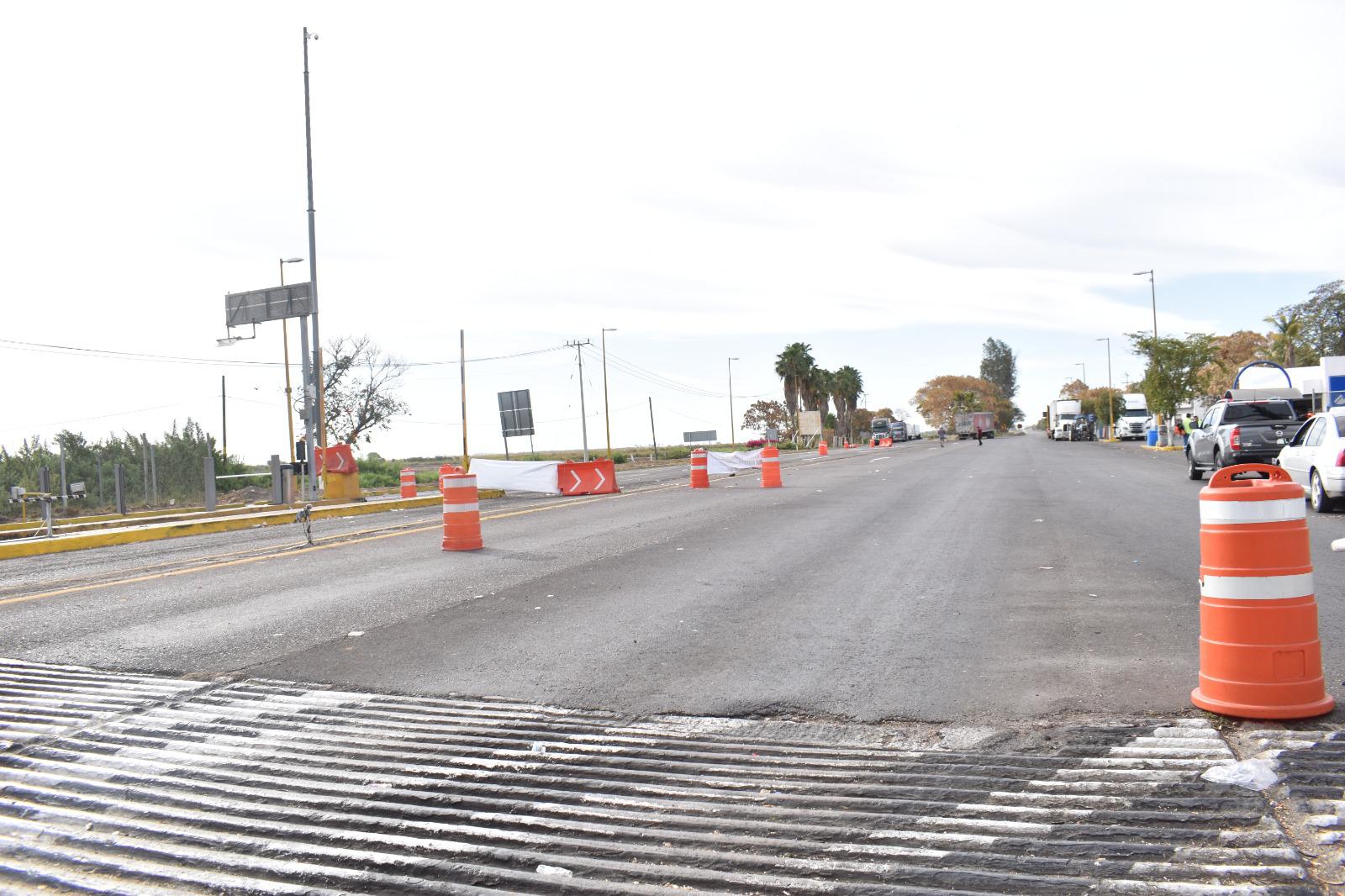 $!Productores de maíz liberan de forma paulatina la caseta de Costa Rica, en la autopista Culiacán-Mazatlán
