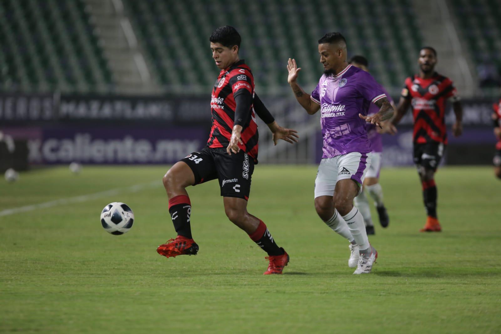 $!Mazatlán FC y Xolos salen parejos 2-2 en duelo de preparación en el Kraken