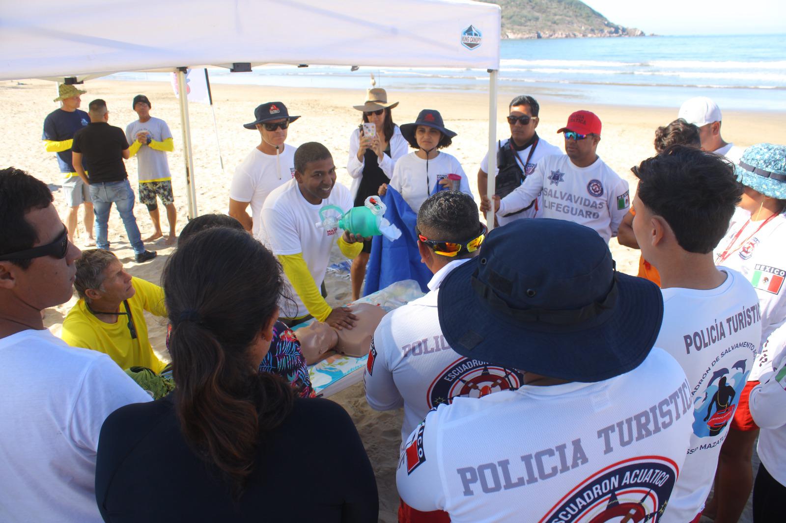 $!Bomberos de EU capacitan a agentes de la Policía Acuática de Mazatlán