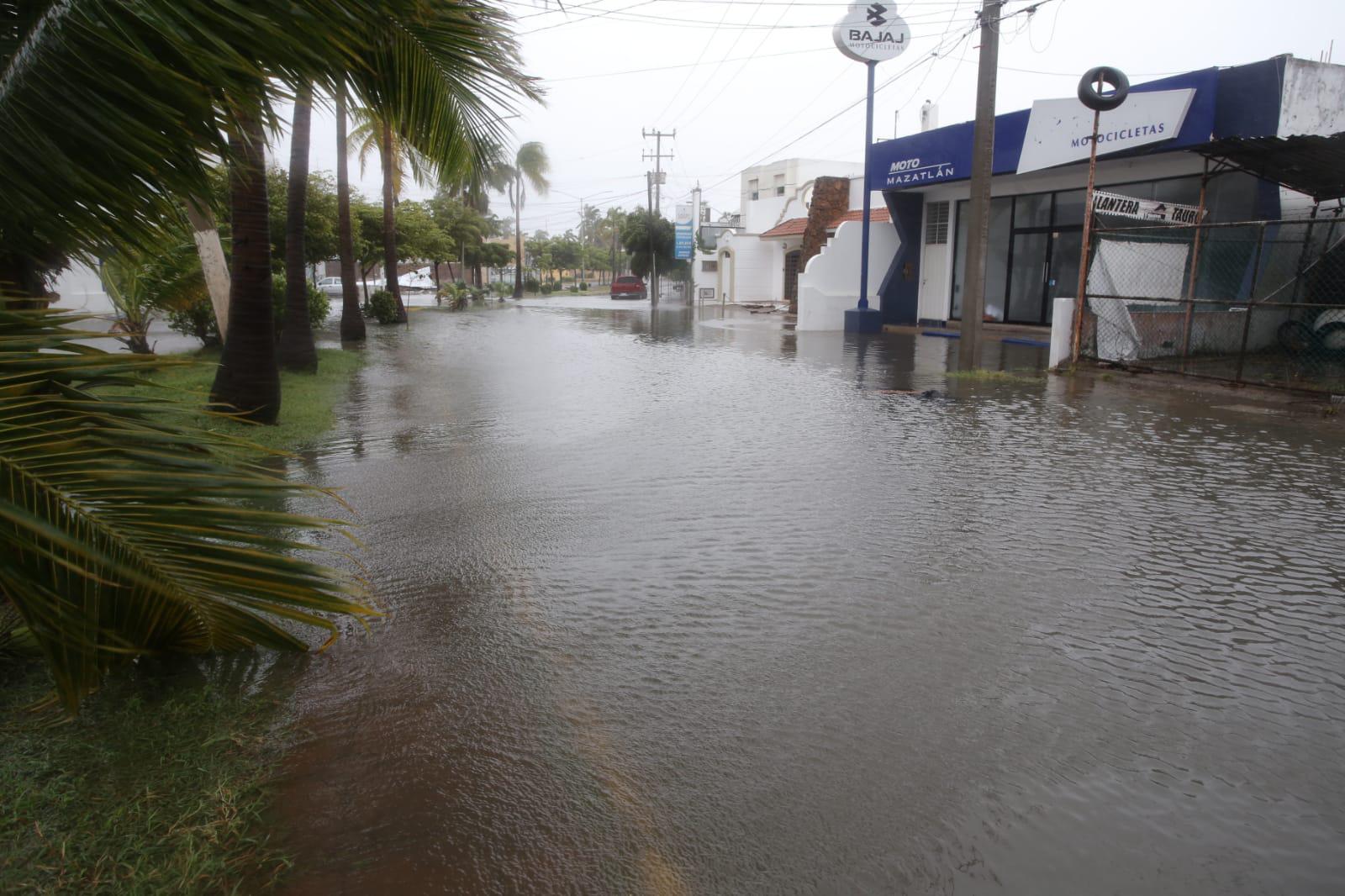$!Golpea ‘Pamela’ zona turística de Mazatlán