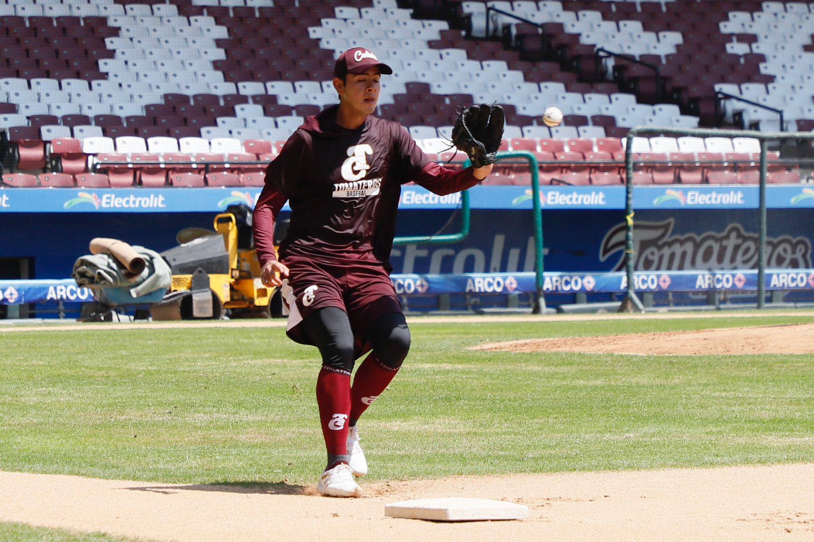 $!Reporta con Tomateros José Guadalupe Chávez