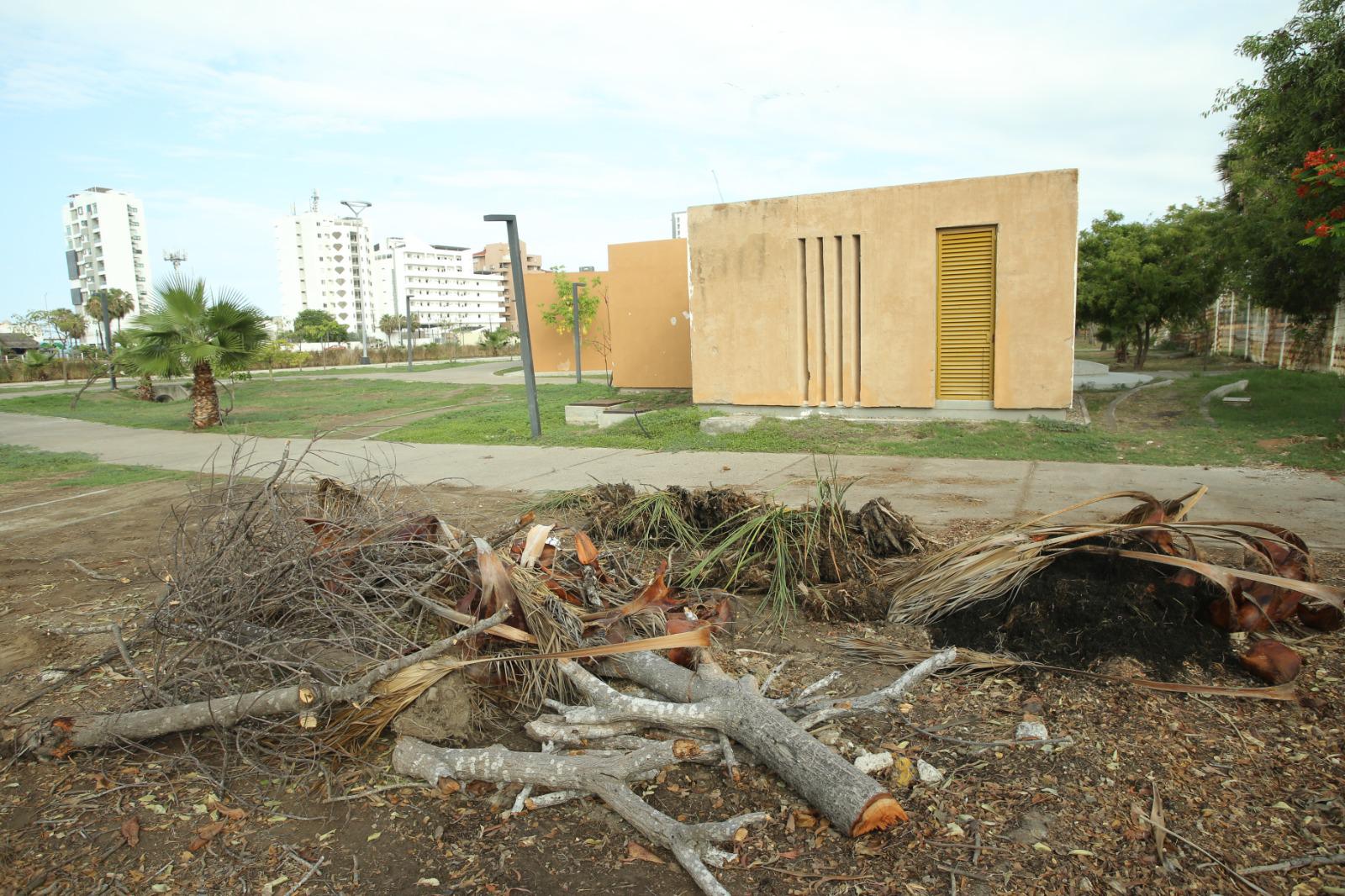$!Parque Central de Mazatlán presenta abandono y daños visibles en sus instalaciones